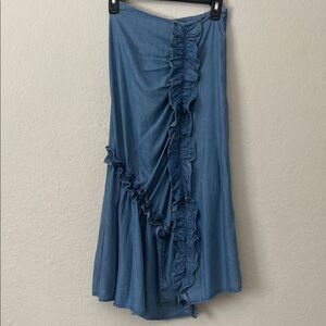 Cheleas28 Romantic and Fun Jean Midi Skirt in Size XS